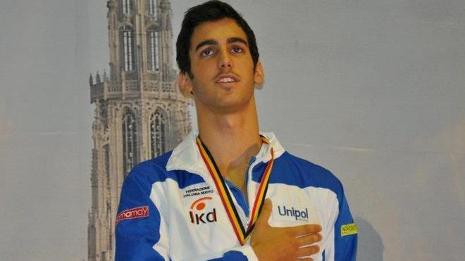 Nuoto, Bonacchi trascina la staffetta all’argento