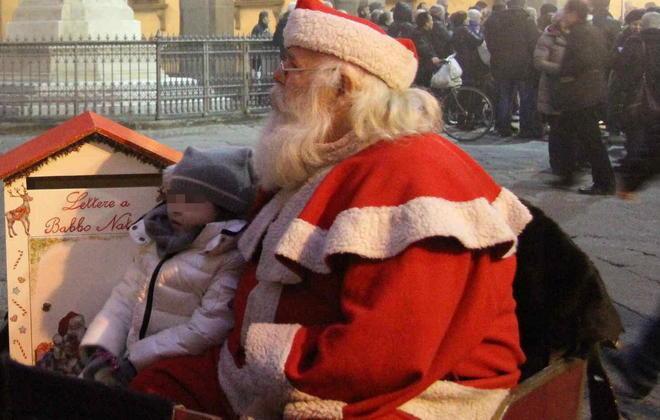 Babbo Natale s’incontra in piazza