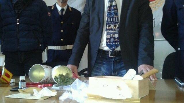 Droga: tentano cedere hashish in carcere, arrestate