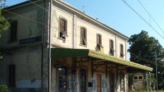 Assemblea e raccolta di firme a Montecarlo per riavere due fermate alla stazione
