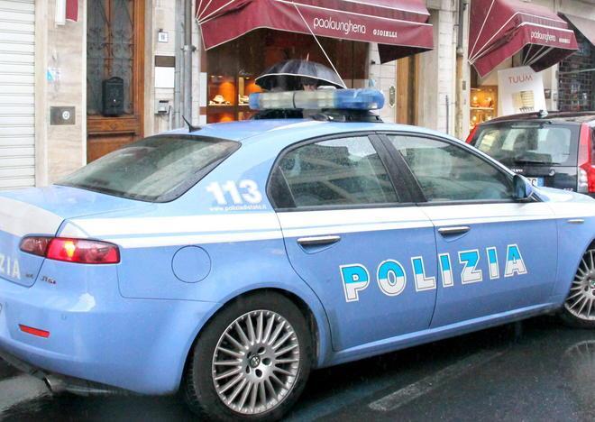Insegue ragazzini armato di catena 