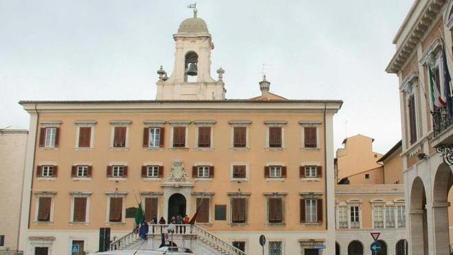 Interrotti anche lunedì i servizi informatici del Comune