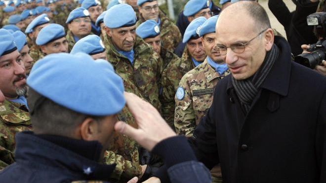 Omaggio dei militari a Letta: una torta con la Torre
