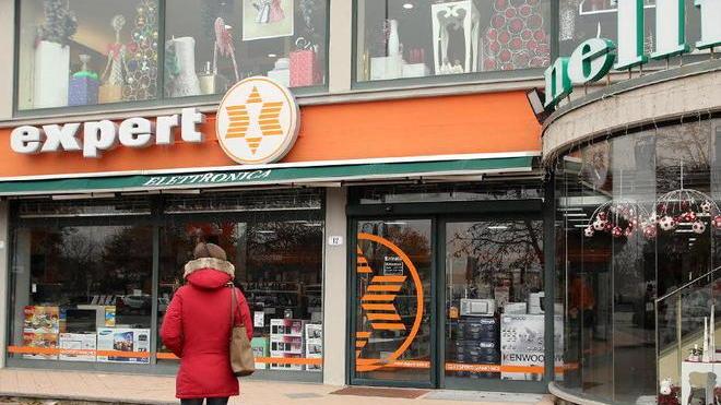 Ladri scatenati: rubano tablet, cellulari e un’auto nuova