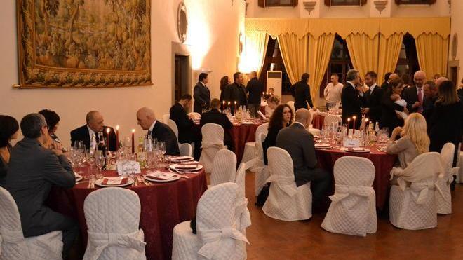 Cena di gala in villa per la polizia