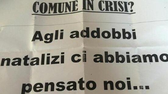 Scatta la protesta delle scarpe appese