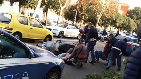 È senza patente, fugge in scooter all’alt della polizia