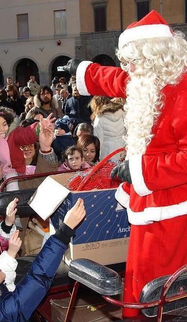 Babbo Natale arriva in piazza 