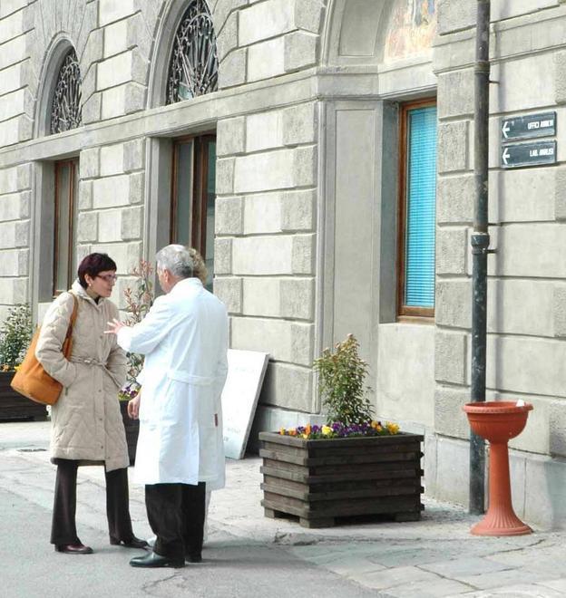 Sparisce il cartello che indica l’ospedale Pacini 