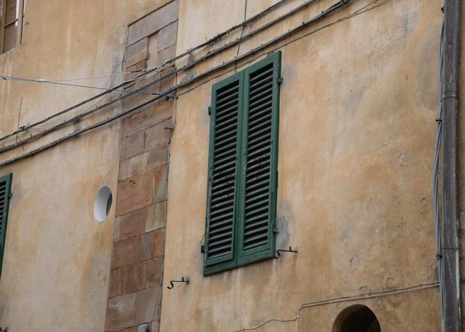 Cade da sette metri, grave bambina 