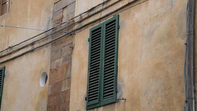Cade da sette metri, grave bambina
