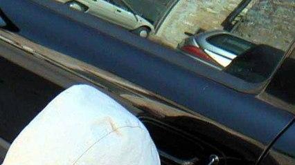 Gli rubano l’auto nuova sotto casa