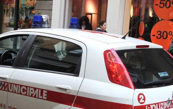 Blitz dei vigili, bloccati i saldi anticipati 