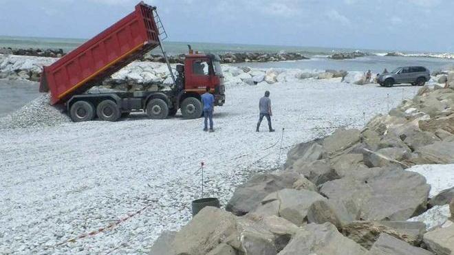 A Marina raddoppiano le spiagge di ghiaia