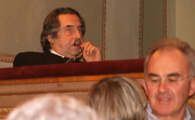 Muti assiste al “Falstaff” al Teatro del Giglio