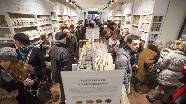 Firenze, gran ressa per l’inaugurazione di Eataly