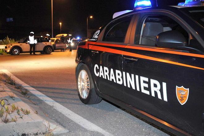 Ruba un’auto e si schianta contro un muro: grave donna