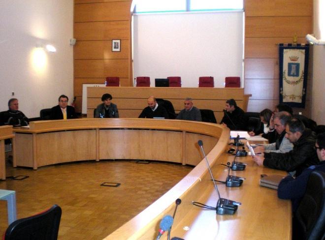 Il carbone sul molo Asi: «Rispettata ogni regola» 