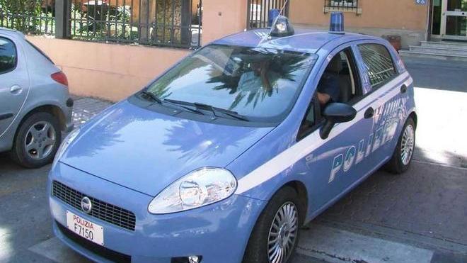 Va in ufficio e si dimentica il figlio in auto: denunciato