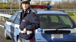 Ingoia eroina per nasconderla alla polizia, ricoverato