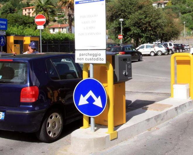 Coppia di Limite “prigioniera” del parcheggio dell’ospedale 