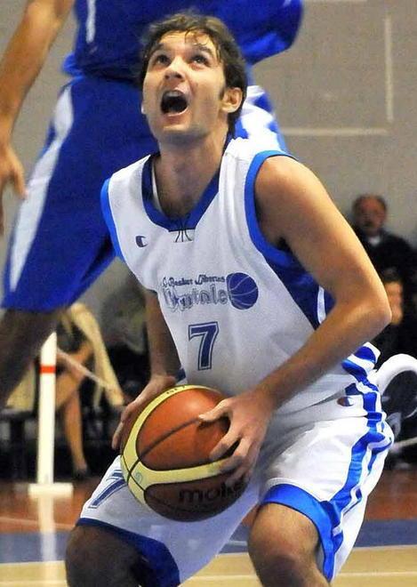 Avis, capitan Bruni festeggia la vittoria e le 200 presenze