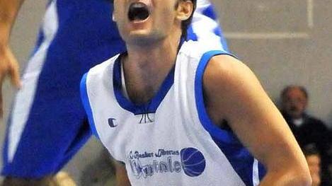 Avis, capitan Bruni festeggia la vittoria e le 200 presenze