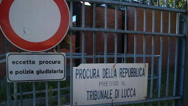 Per chi diceva no piovevano ripetuti controlli e relativi verbali. Ma ora c’è chi parla