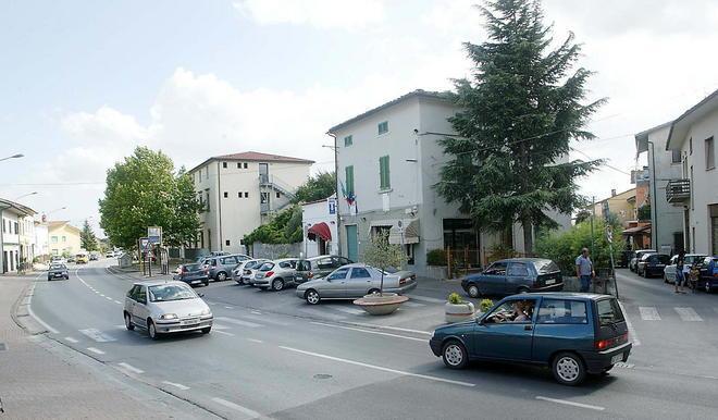 Opere in piazza in cambio di soldi 