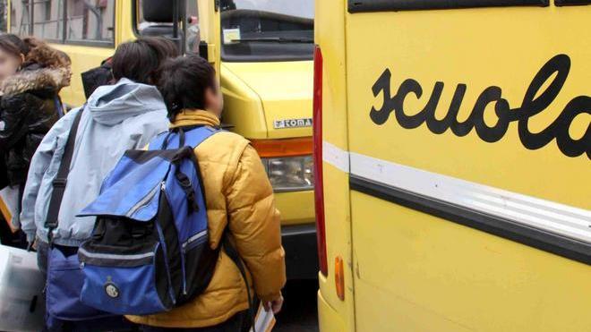 Centinaia di bambini rischiano di restare senza scuolabus