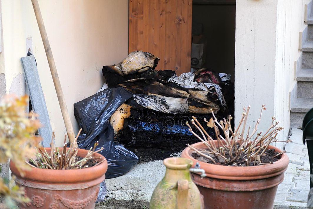 Va a fuoco la coperta elettrica, muore una donna soffocata nel suo letto