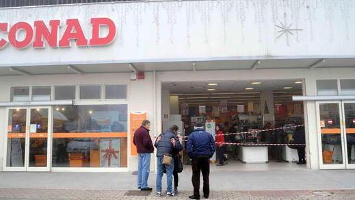 Ancora una spaccata ad un supermercato Conad
