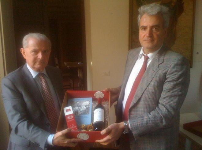 Strenna-regalo delle Terme con cosmetici, vino e libri