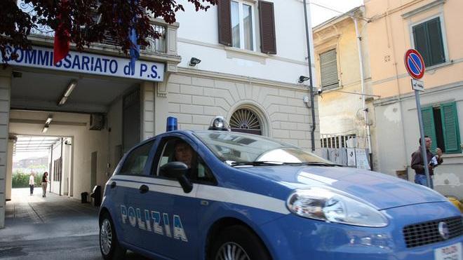Sorpresi a rubare, inseguiti e arrestati
