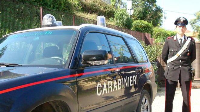 Si spaccia per calciatore e raggira un bar