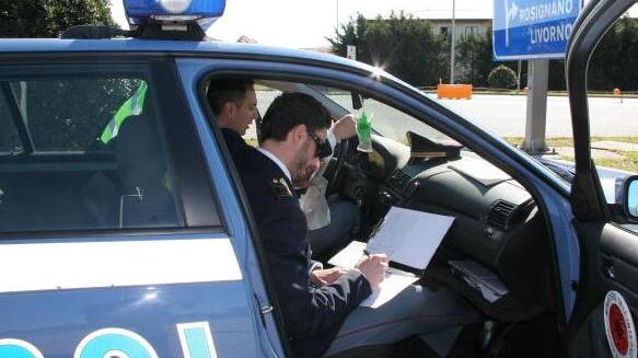 Modificava i libretti auto senza autorizzazione