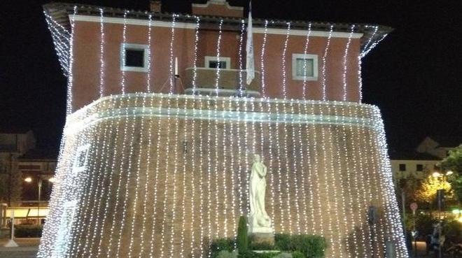 La luminaria di Forte sbaraglia la concorrenza