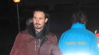 Trovato morto a 47 anni i suoi cani danno l’allarme