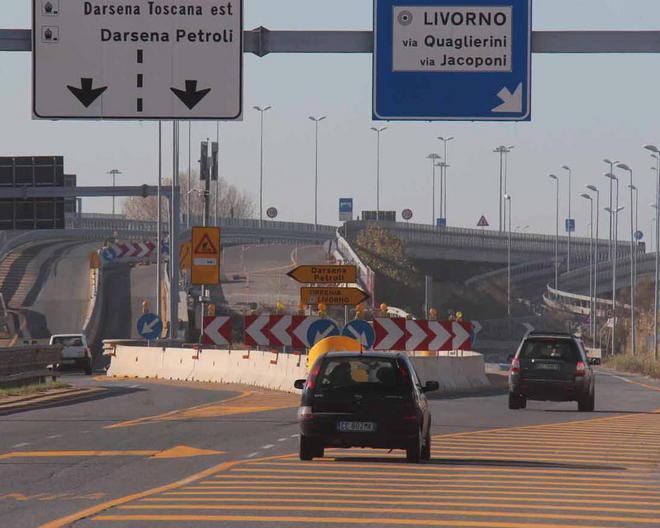 Voragine nella Fi-Pi-Li, ok ai lavori per eliminarla: era lì dal 2008 
