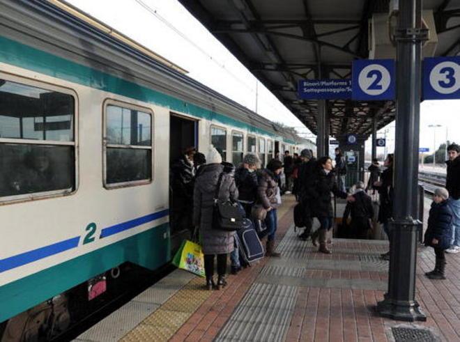 Tre ore sul treno da Pisa a Firenze “ostaggi” di un guasto