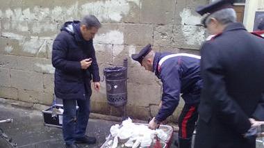 Allarme bomba in centro: ma la borsa era piena di carta e addobbi natalizi