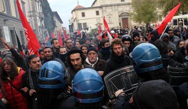 Firenze, scontro agenti-antagonisti: due feriti