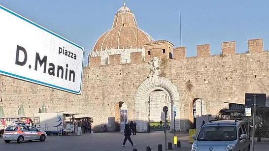 Nuove bancarelle un sopralluogo in piazza Manin