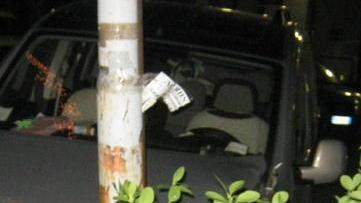 Auto contro un palo e proteste sui soccorsi «Siamo abbandonati»