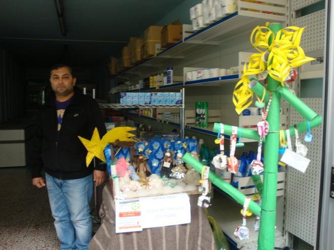 Anche il commerciante musulmano espone un presepe