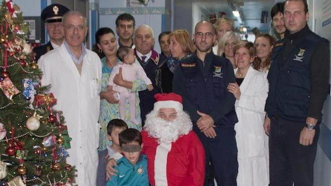 Regali ai bimbi ricoverati in pediatria
