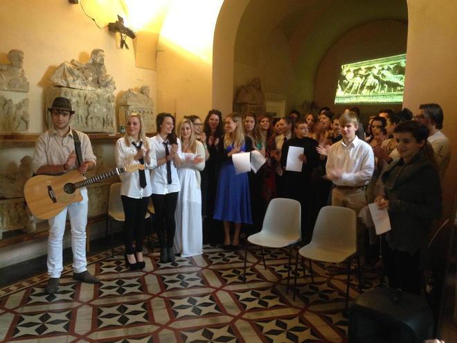 Se gli studenti rivivono i miti classici nel museo etrusco 