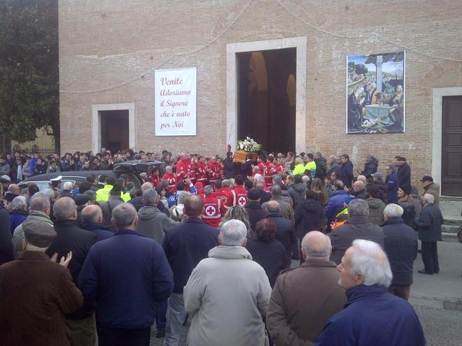 In centinaia per l’ultimo saluto alla volontaria della Croce Rossa 