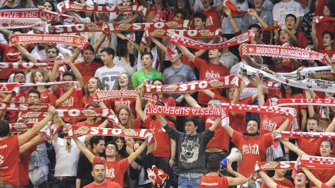 Reyer, i tifosi non rinunciano a cantare