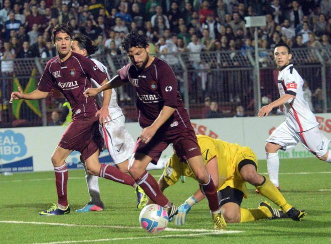 Bomber Gigi spegne sulla torta ben 100 candeline 